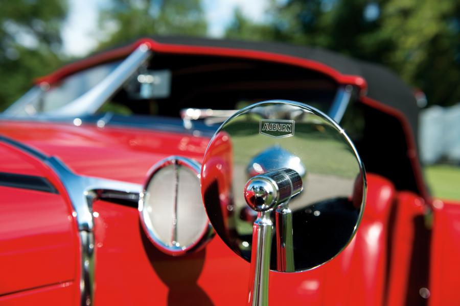 Детали экстерьера Auburn 8-98 Boattail Speedster 1931 года  (фото 21 из 37)